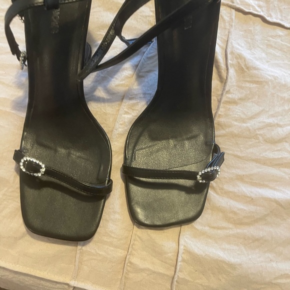 Women shoes - Picture 1 of 3